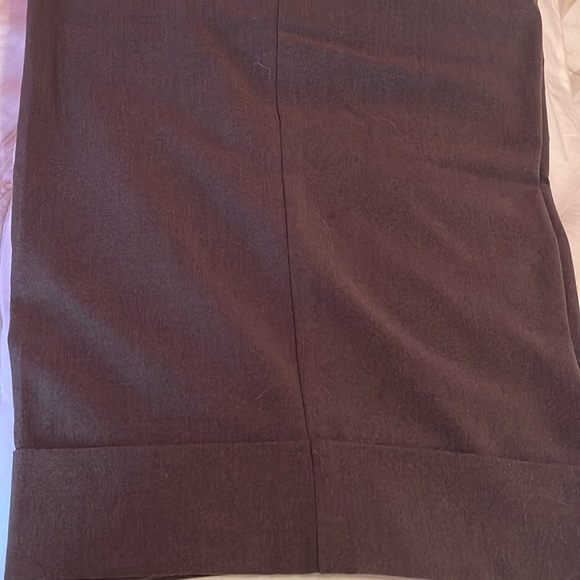 Dressy capri pants in a beautiful deep earthy green colour. - Picture 3 of 8